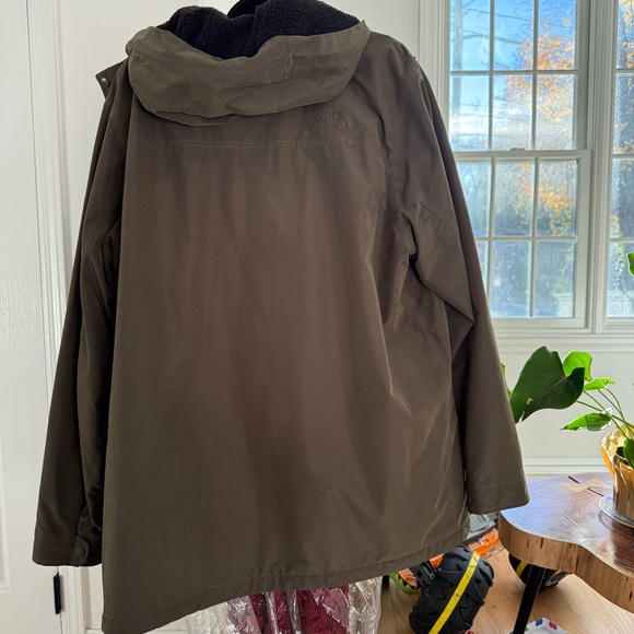The North Face Men's Olive Parka XL - Picture 2 of 7